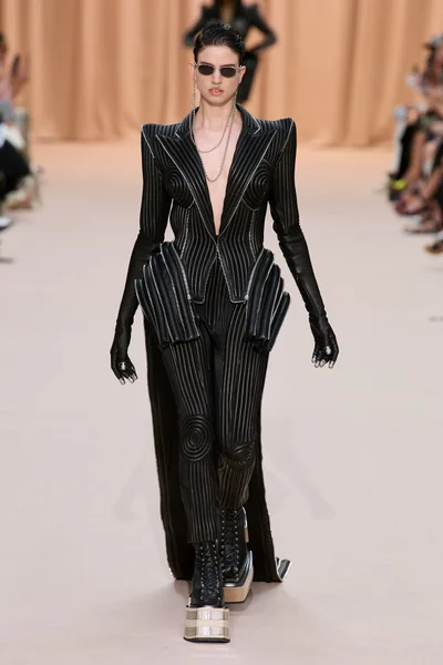 Look 28